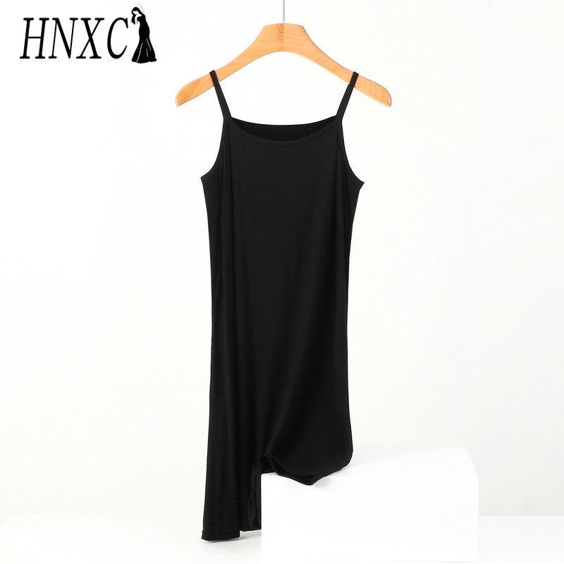 HNXC Šaty střední délky v jednobarevné letní barvě, doplněné volným tílkem bez rukávů velké velikosti a ležérním topem na zavazování za krk.