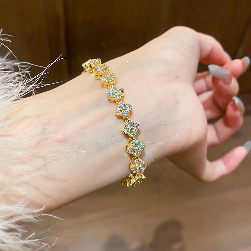 Brățară cu Flori din Zircon placată cu Aur de 14K: Bijuterii de modă vintage, rafinate, de lux pentru femei.