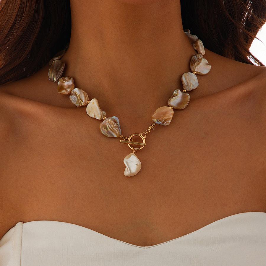 Natural shell beaded pearl pendant necklace personalized vacation style collarbone chain niche fashion item