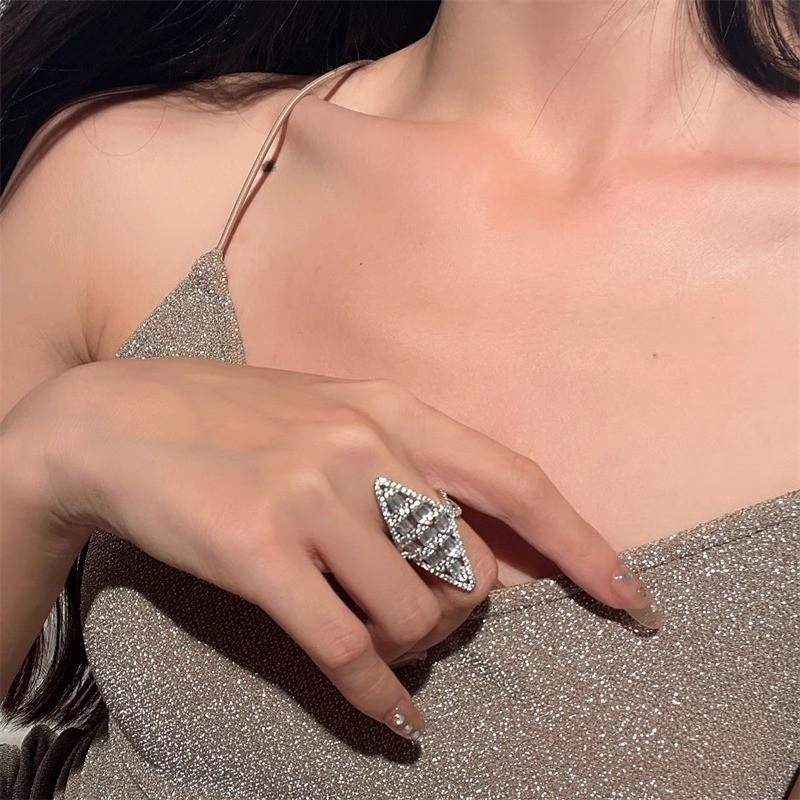 Adjustable Crystal Glamorous Ring With Dazzling Diamond Pattern For Women Modern