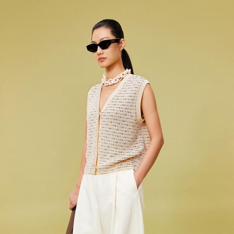 

ЛЕТНИЙ ХЛОПКОВЫЙ ТРИКОТАЖНЫЙ ЖИЛЕТ С V-ОБРАЗНЫМ ВЫРЕЗОМ LESS 2024 L