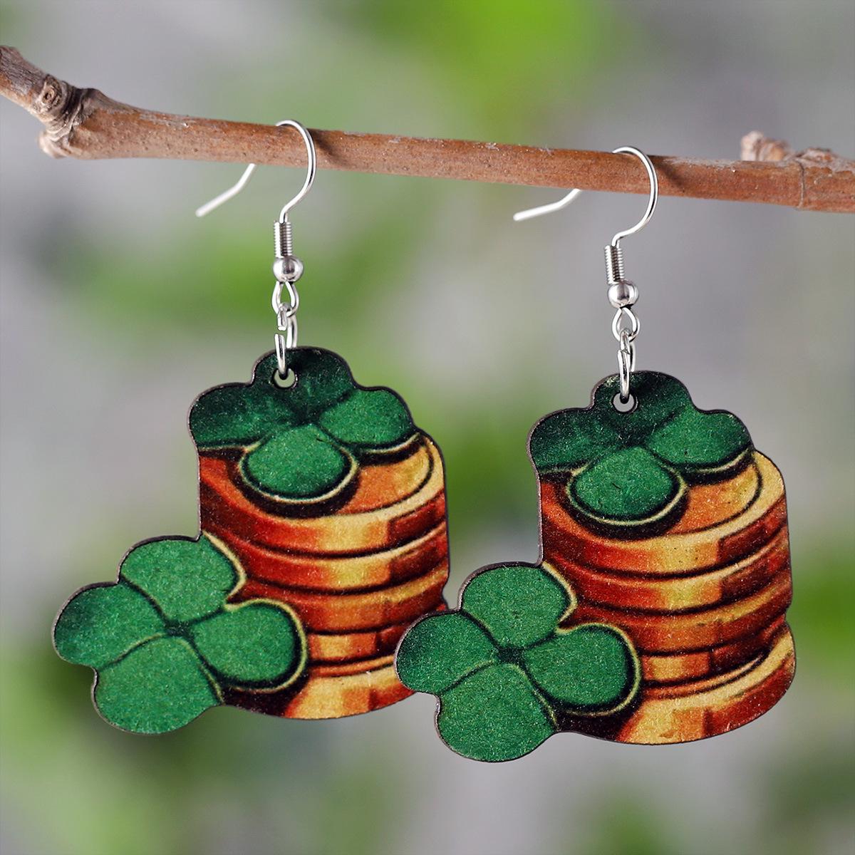 

св. Дерев яні сережки-підвіски з зеленим кошеням і конюшиною до Дня святого Патрика