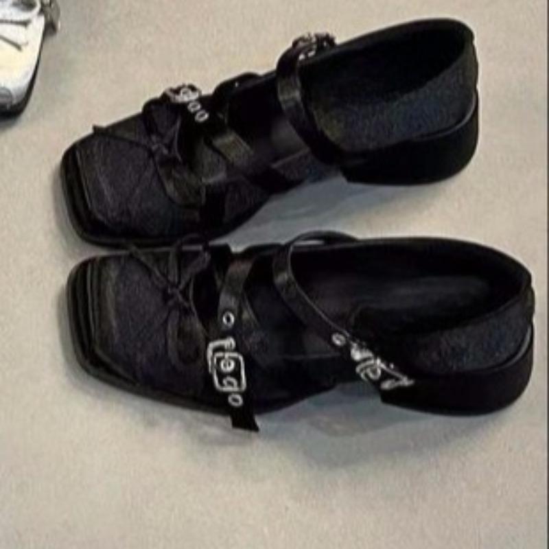 

Летние туфли на квадратном каблуке Женские туфли с квадратным носком, с мелким вырезом, из атласа, с бантом-бабочкой, заклепками, металлической пряжкой, нескользящие, на каблуке-рюмочке 40 чёрный