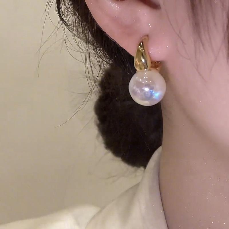 The Little Mermaid Pearl Ear Cuffs: French Niche Design, Light Luxury Women's Retro Earrings