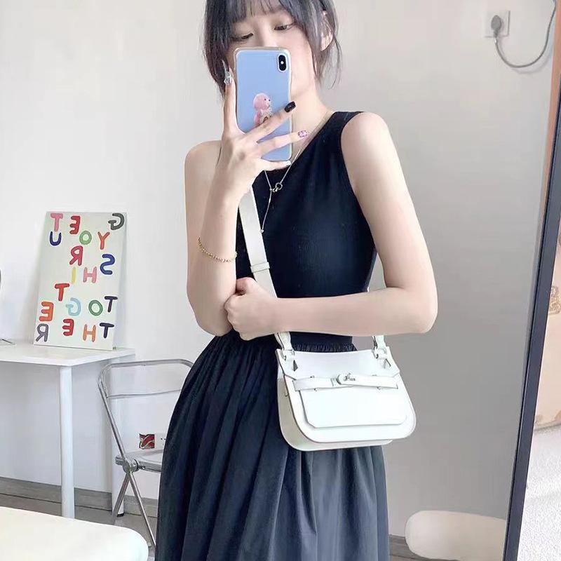 

Retro women s bag fashion bag 2025 crossbody saddle bag versatile high-end new leather shoulder armpit bag 22cm