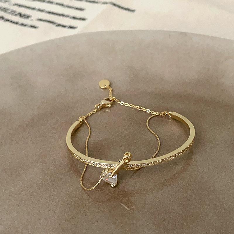 

Niche Design Sense микро-инкрустированный циркониевый металлический открывающийся браслет Женская индивидуальность Изысканный модный темперамент Универсальный браслет ювелирные изделия