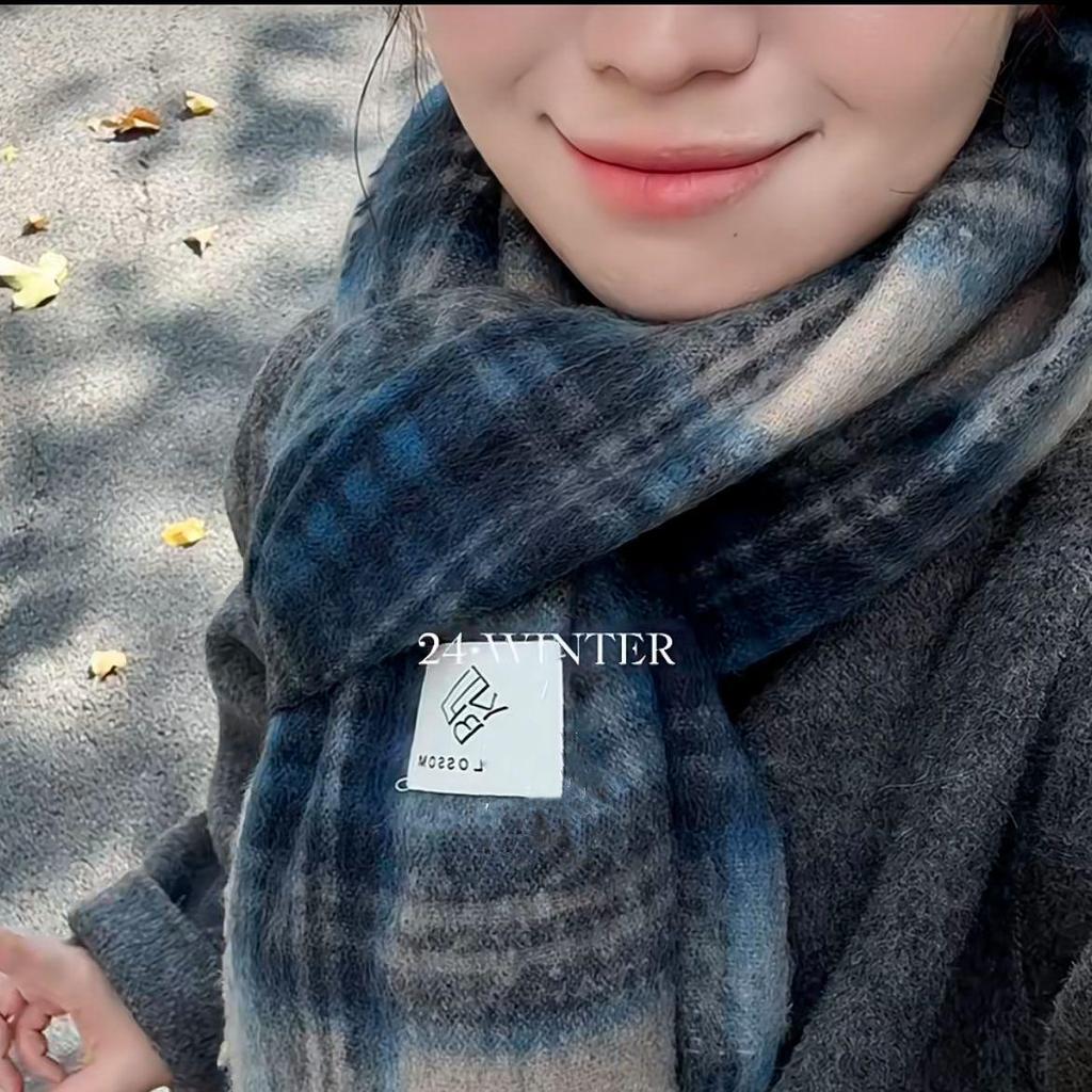 2024 Japanese Crystal Blue Fluffy Scarf: Women's Thick Warm Plaid Neck Warmer for Autumn/Winter