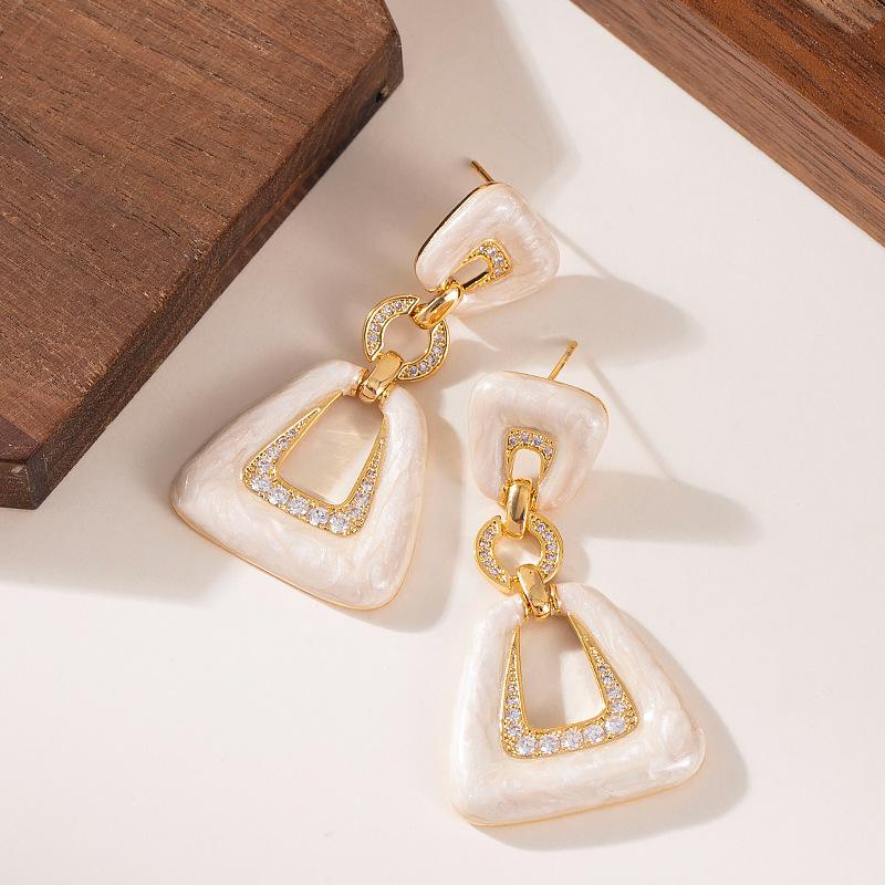 

Korean version of fashion temperament long enamel dripping oil fringed earrings light luxury elegant high sense celebrity style earrings