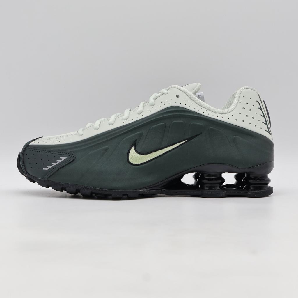 HQ1988-300 Nike Shox R4 Black Spruce Spruce Aura Black Olive Aura (Men's)