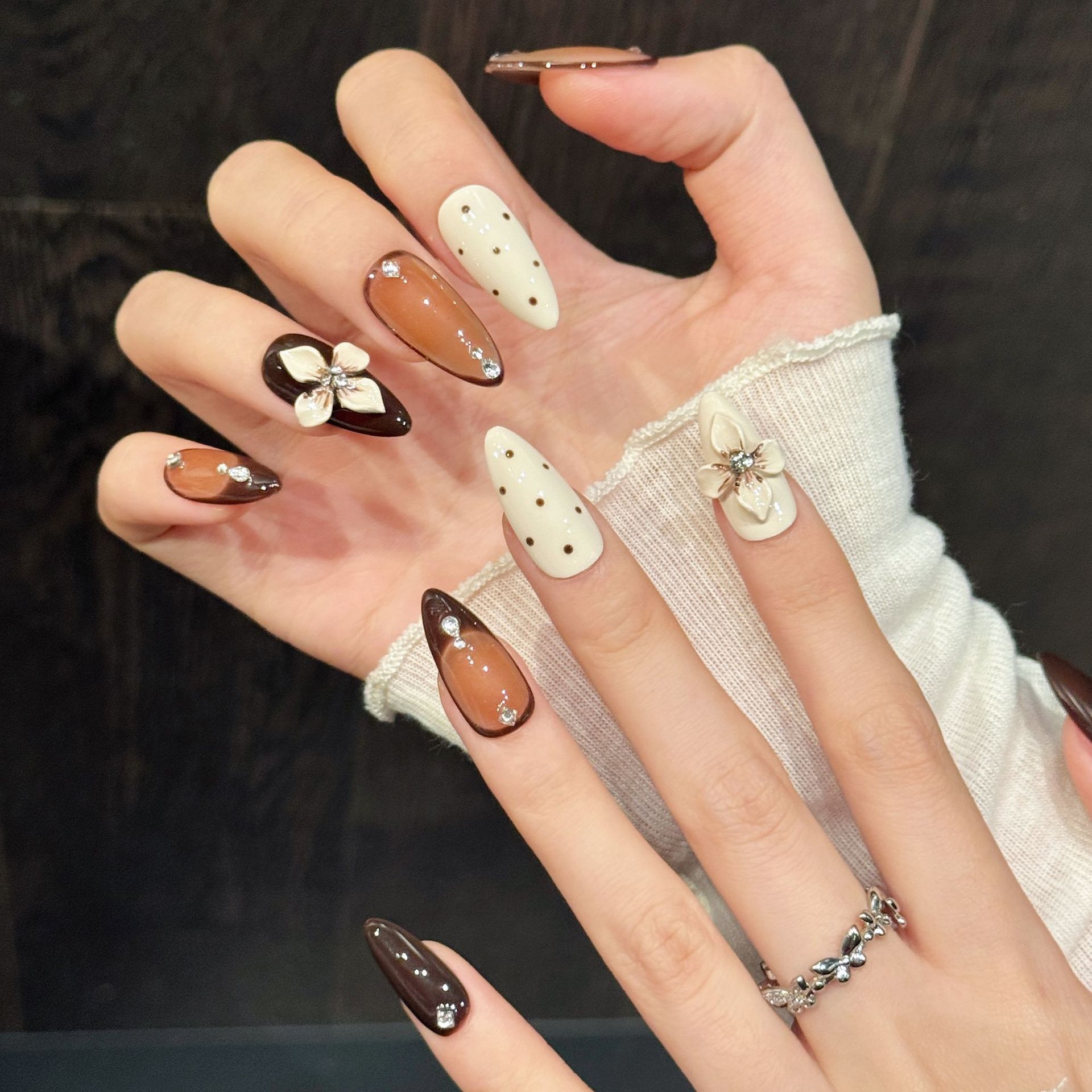 

Press on Nails Almond Fake Nails 3D Flower Design Glue on False Nails Press ons Reusable Acrylic Nails Glossy Full Cover Stick on Nails for Women XS
