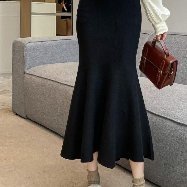 Black Knit High Waist Midi Skirt for Pear Shape Women, Plus Size A-Line Fishtail, Autumn/Winter.
