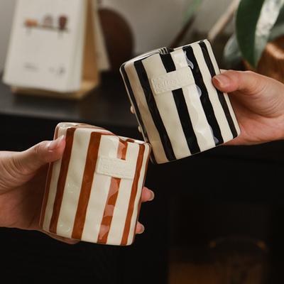 300ml Žáruvzdorný keramický hrnek Ručně malovaný pruhovaný design Ergonomický protiskluzový úchop Hrnek na džus, latte, horkou kávu, mléko