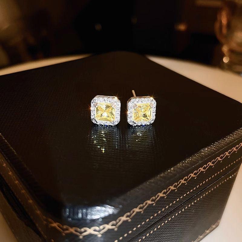 New Zirconia Men's Earrings Yellow Diamond Anti-Allergy Unisex Style Simple Jewelry