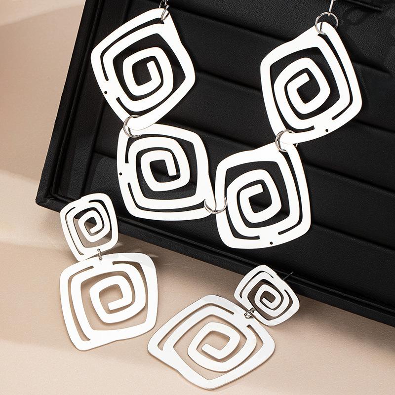 Creative round shape design earrings and necklace set