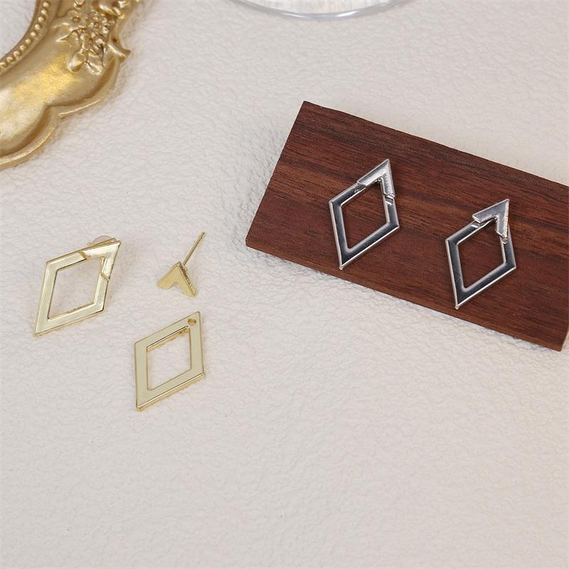 Simple Geometric Rhombus Hollow Line Creative Stud Earrings for Women Personality Temperament Minimalist Jewelry