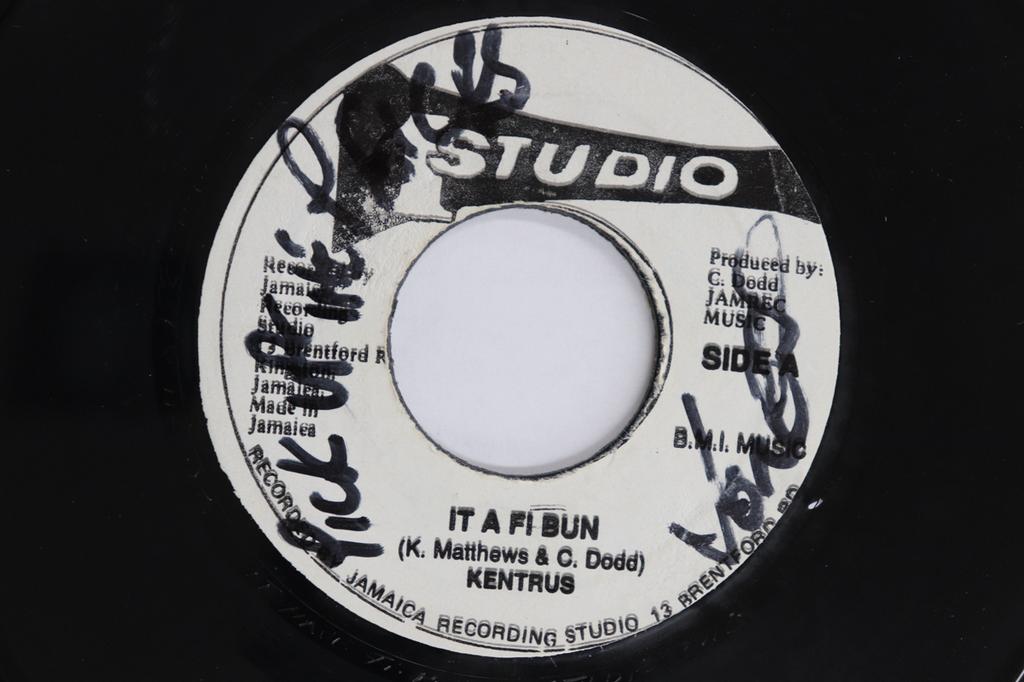 7inch Record KENTRUS - It A Fi Bun / Burning Version NONE Studio One 1994 Jamaica Reggae, Ska & Dub Used