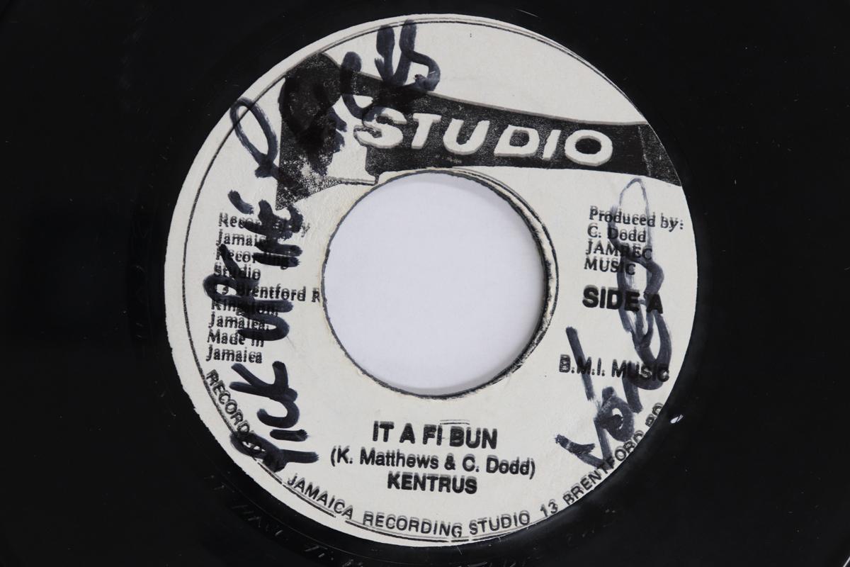 

7inch Record KENTRUS - It A Fi Bun / Burning Version NONE Studio One 1994 Jamaica Reggae, Ska & Dub Used