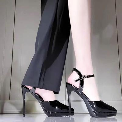 Französisches Temperament dünner Absatz wasserdicht Tisch schwarz High Heels Ein-Wort-Schnalle Gürtel dicke Sohle nude spitz Sommer Außen-Sandalen