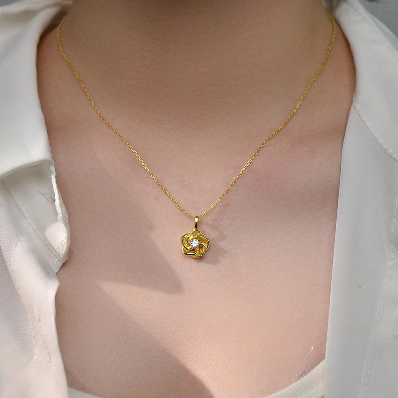 Flower Necklace with New Diamond Embedding, Light Luxury, High Grade, Collar Chain, Small Female Neckwear