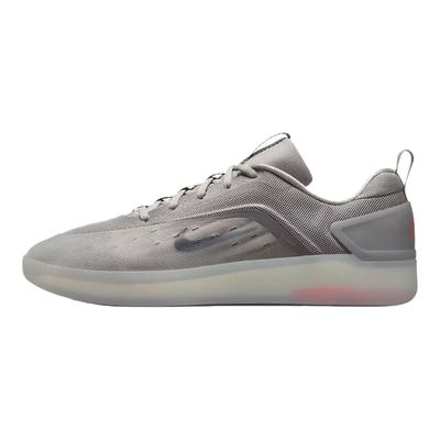 Zapatillas para Hombre Nike Zoom Nyjah 4 SB Gris Universitario Plata Claro Carmesí Brillante Marrón Visón FQ1273-001