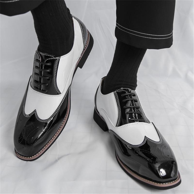 Pantofi Oxford Brogues Noi de Designer pentru Bărbați cu Vârf Ascuțit, Lucios, Negru cu Alb, Patchwork, Pantofi de Gentleman pentru Nuntă, Balul de Reîntoarcere Acasă, Pantofi Plați