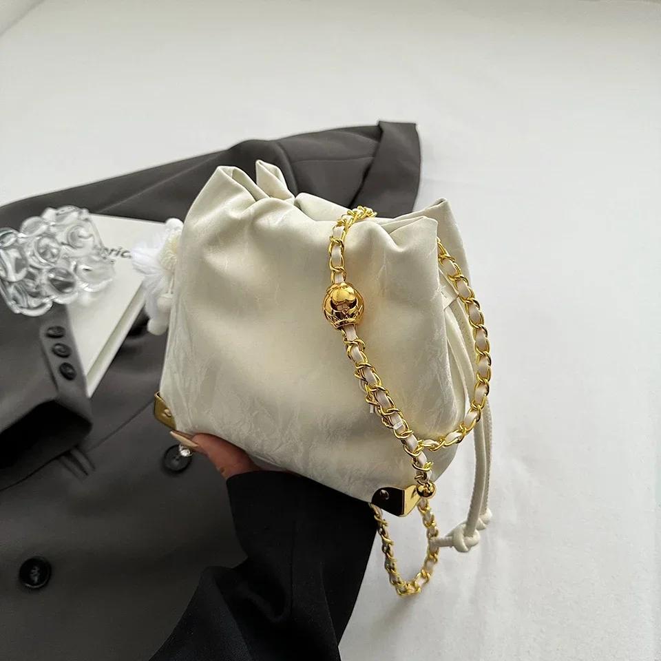 Travel Leisure Popular Feminine Small Fashion Texture Bucket Commuter Chain Crossbody Bag