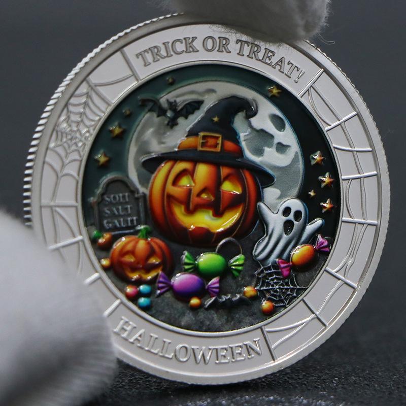 Halloween commemorative coins, metal collectible coins, baked paint, high relief, handicrafts, gold and silver plating, color printed coins