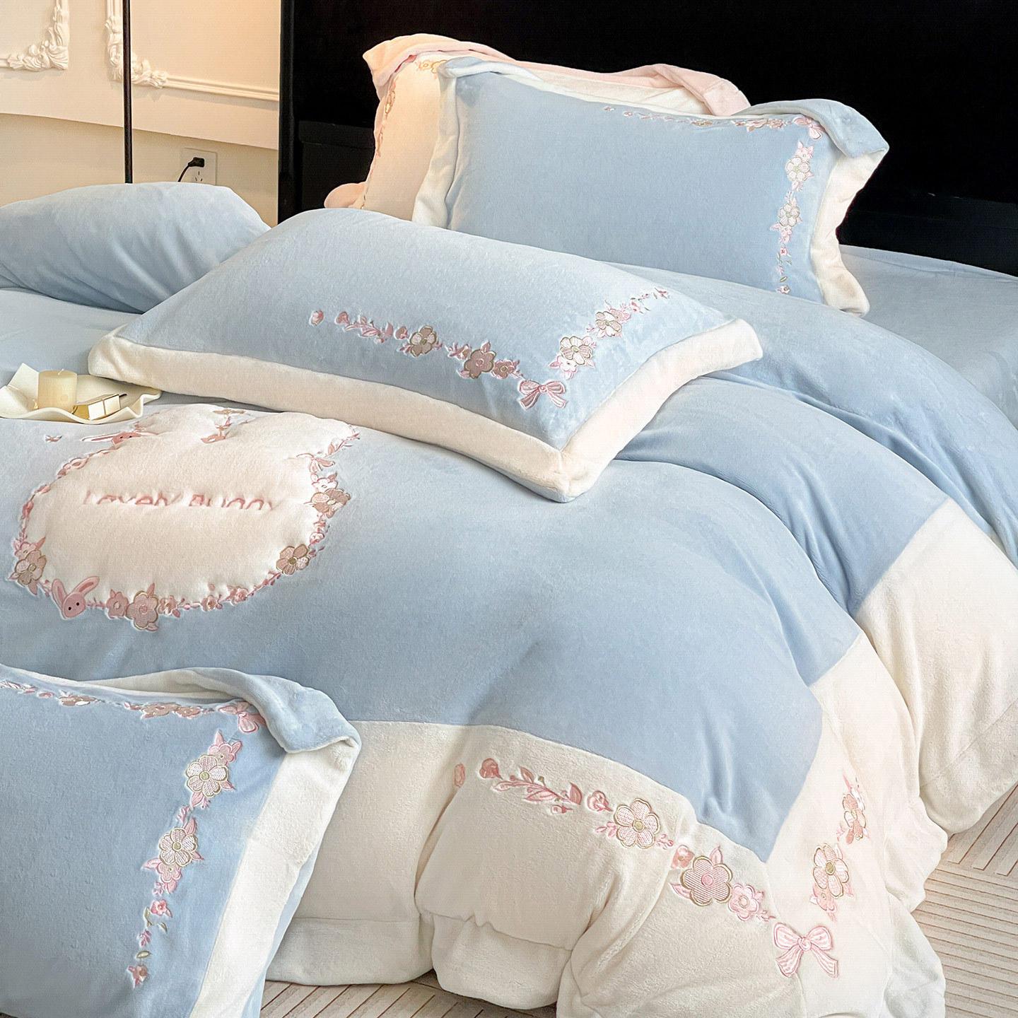 

Live Stream Explosion Thickened Milk Fleece Four-Piece Warm Double-Sided Fleece Coral Fleece Heavy Industry Embroidery Quilt 1.8m 4pc