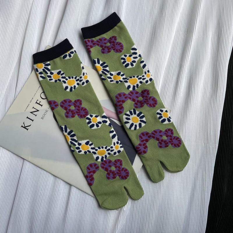 Trendy Japanese Multi-Color Jacquard Floral Tabi Socks - Cute Split-Toe Mid-Calf Design
