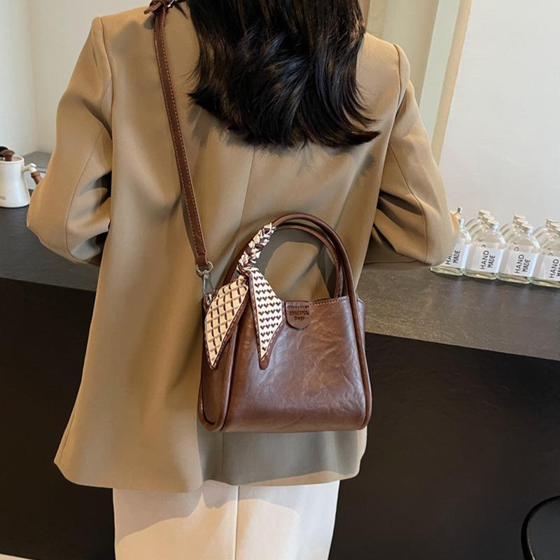 Bucket bag women's new women's bag autumn and winter fashion versatile single shoulder handbag high-end messenger