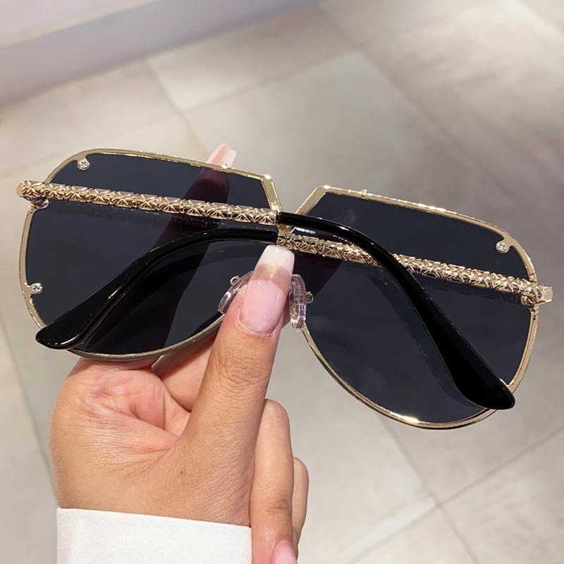 KAMMPT Pilot Sunglasses for Men Women Vintage Oversized Shades with Metal Legs Trendy Designer Outdoor Eyewear