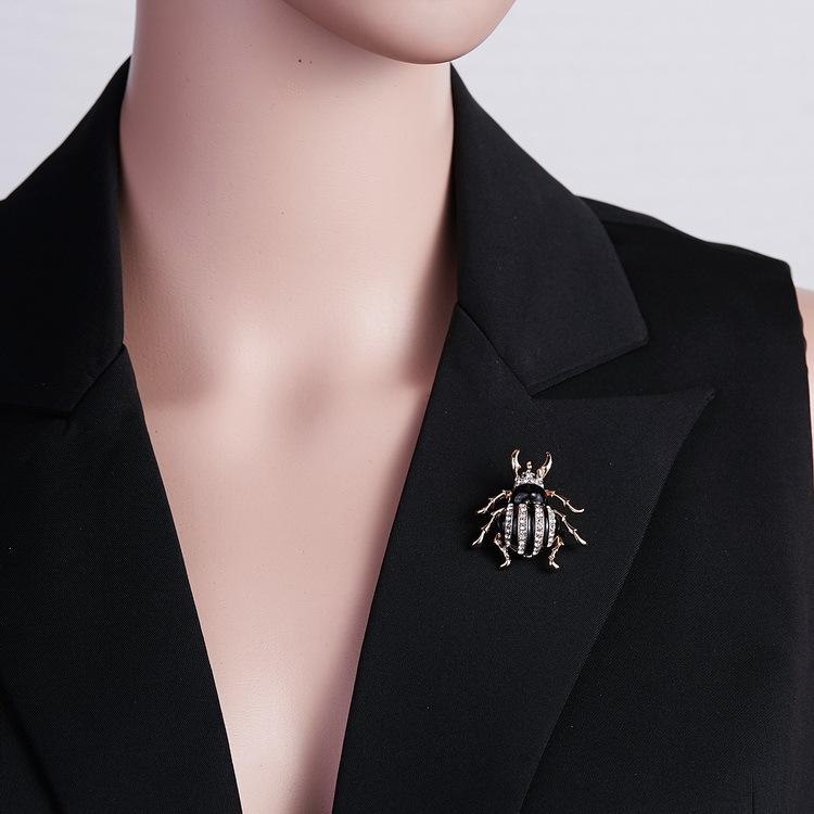Vintage Enamel Beetle Brooches Women Men's Creative Bugs Pins Fashion Crystal Insect Badges Gift