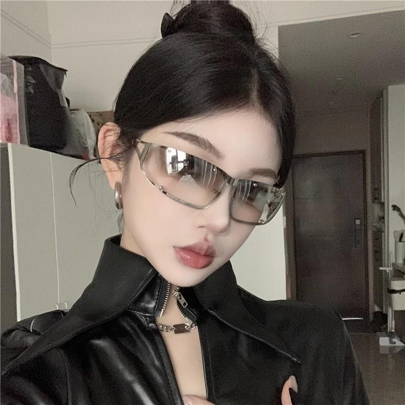 Y2K Women's Cat Eye Sunglasses: High-End UV Protection for Cycling, Driving, Climbing, and Posing