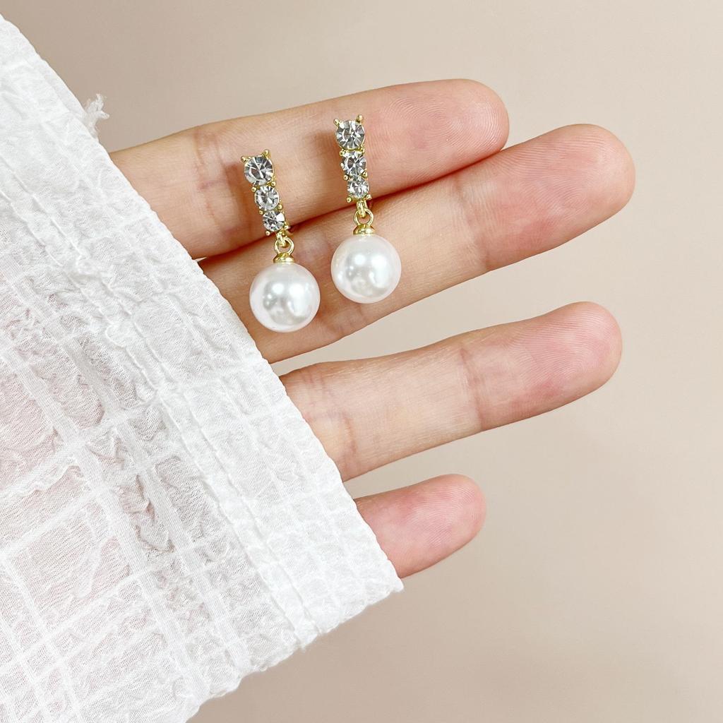 Vintage French Pearl No-Pierce Earrings: Elegant Luxury Clip-ons for Women
