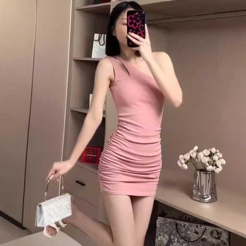 Spring and summer pure lust, Spice Girl slanted shoulder vest skirt, women's waist slim and thin pleated hip-wrapped dress