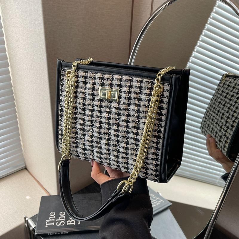 Single Shoulder Large Bag Women's New Versatile Messenger Bag Chain Large Capacity Fashion Tote Bag