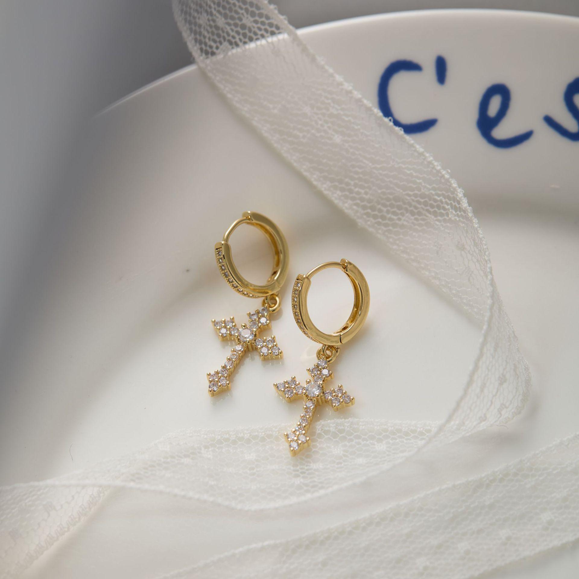 European Best-Selling Classic Zirconia Earrings: Super Shiny, Full Diamond Design for Women золотой
