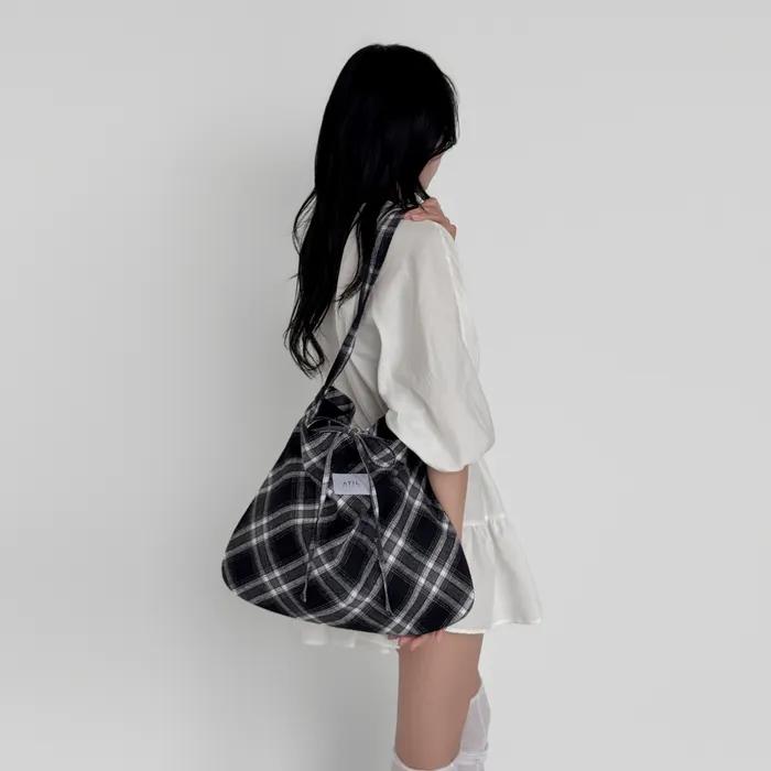 Cozy Check Shoulder Bag _[Black]