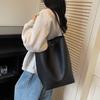 2025 Autumn New Bucket Bag Simple Capacity Tote Bag European and American Style Fashion Single Shoulder Leisure Commuter Bag Women