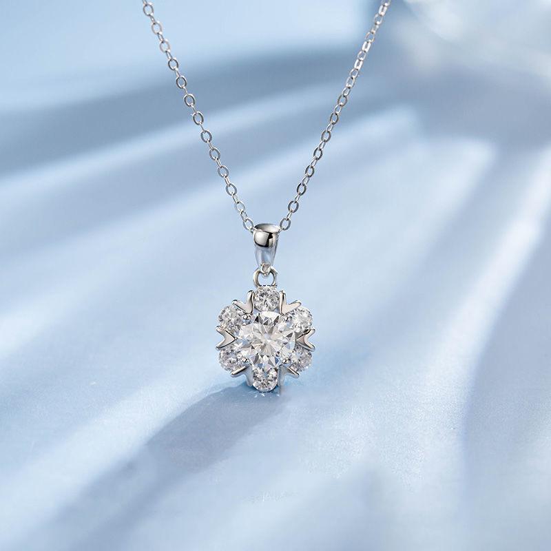 Pt950 White Gold Snowflake Pendant Clavicle Chain – Fashionable Gift for Her Birthday