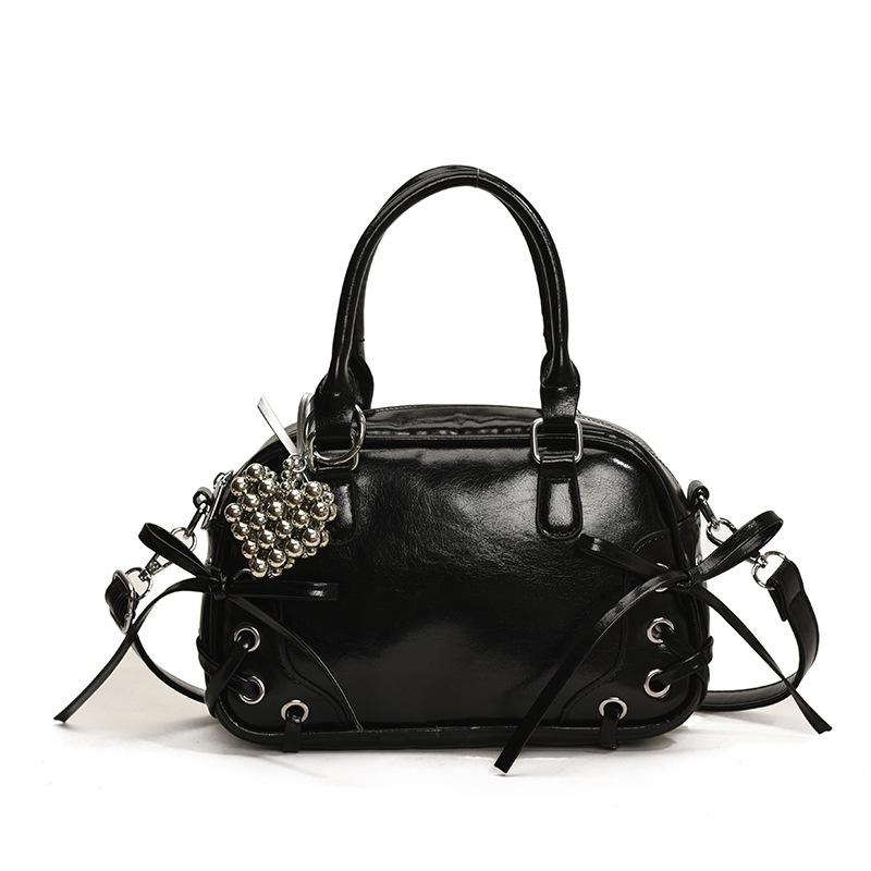 

Commuter shoulder armpit bag 2025 new texture niche design sweet cool style bow hand-held Boston bag for women No pendant чёрный