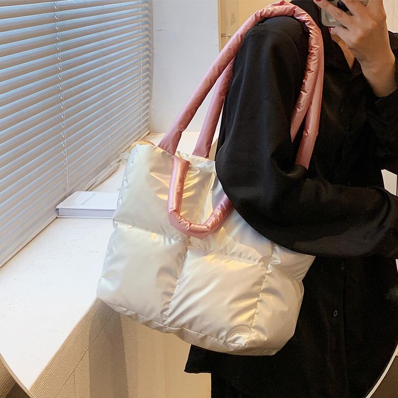 New Women's Bag High End Down Jacket Handbag Large Capacity Fashionable Autumn and Winter Cotton Jacket Shoulder Bag Commuting Toy Bag