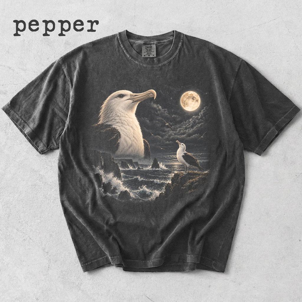 Albatross Howling To The Moon Shirt, Moonlit Coastal Bird Tee, Vintage Seabird Tee, Ocean Wildlife Graphic, Bird Lover, Comfort Colors Shirt