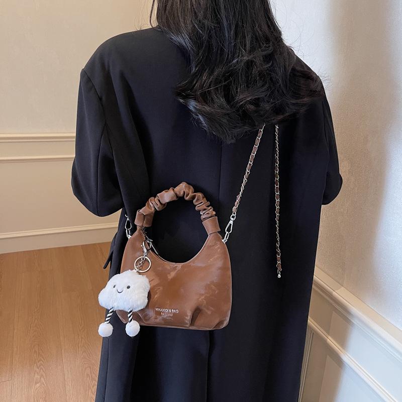 This year's popular exquisite small bag lady 2025 new super fire hand carry cloud bag versatile shoulder messenger bag