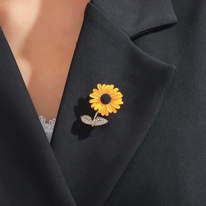 Luxury Crystal Sunflower Brooch Pins For Women Lady Fashion Jewelry Friendship Wedding Party Office Coat Accessories Badge