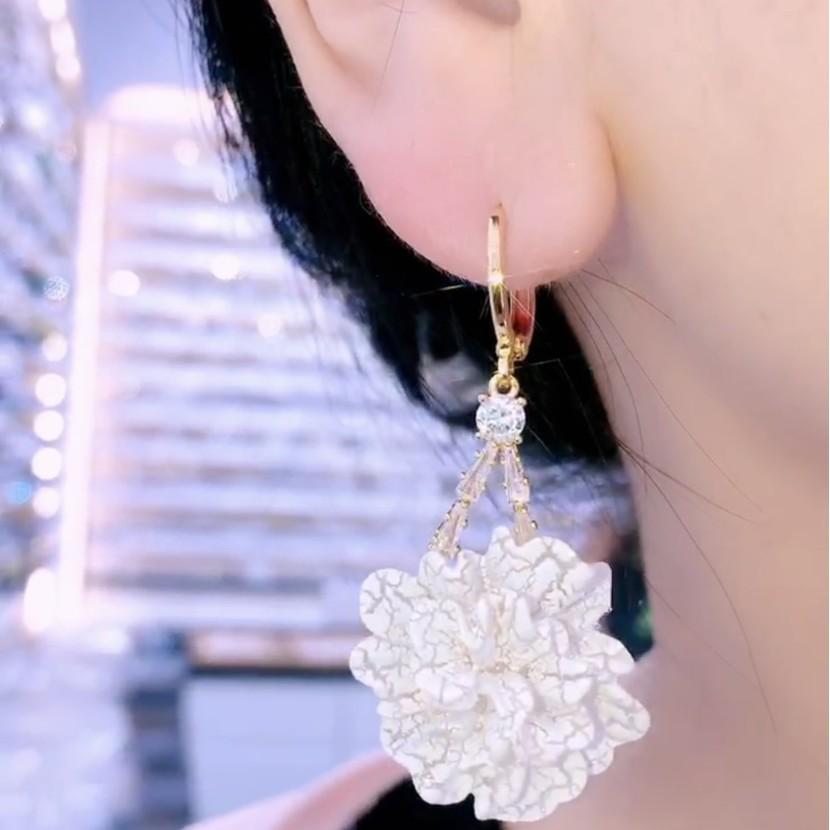 Шикарные цветочные серьги-подвески: Элегантный и модный женский дизайн класса люкс