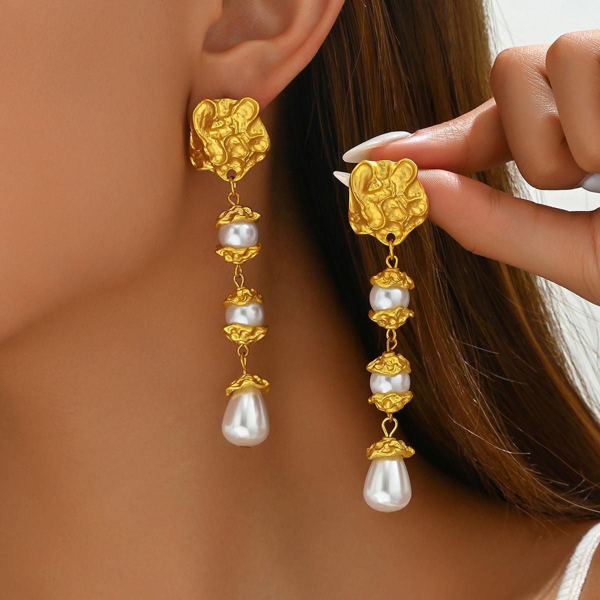 

Wind geometric metal women s stud earrings versatile inlaid pearl design high-end earrings hot