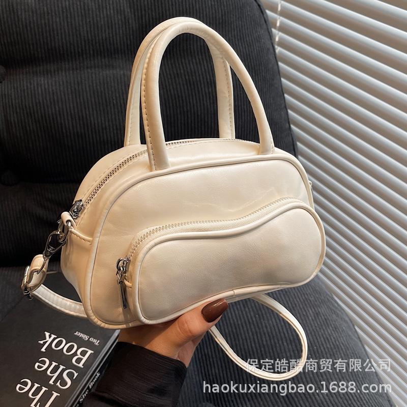 Spring and Summer Super Fire Small Bag Women's 2025 New Fashion Versatile Messenger Bag Premium Portable Bowling Bag