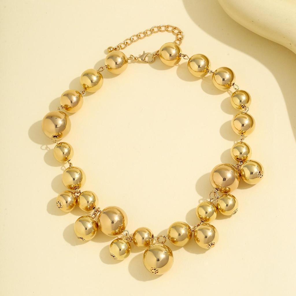 European-American Punk Choker: Oversized Bead, Imitation Pearl Necklace for Women.