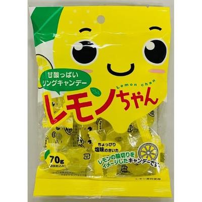 Kawaguchi Seika Lemon-chan 70g EigenschaftenRingförmiges Bonbon mit dem Bild einer geschnittenen Zitrone.Ch EigenschaftenRingförmiges Bonbon mit dem Bild von